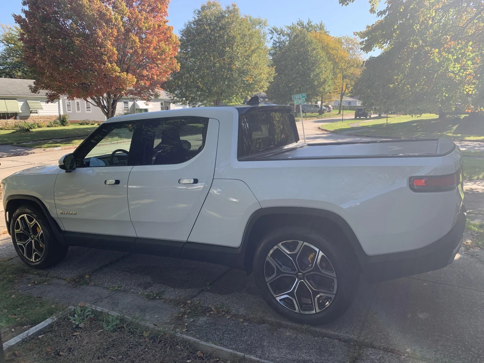 2022 Rivian R1T - Image 10 of 31