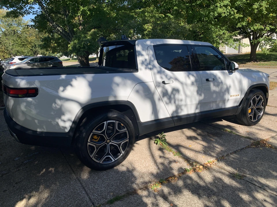 2022 Rivian R1T - Image 15 of 31