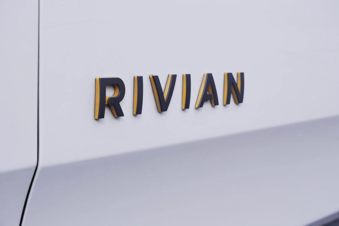 2022 Rivian R1T - Image 15 of 31