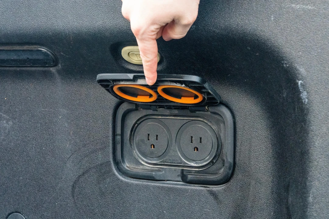 2022 Rivian R1T - Image 24 of 31