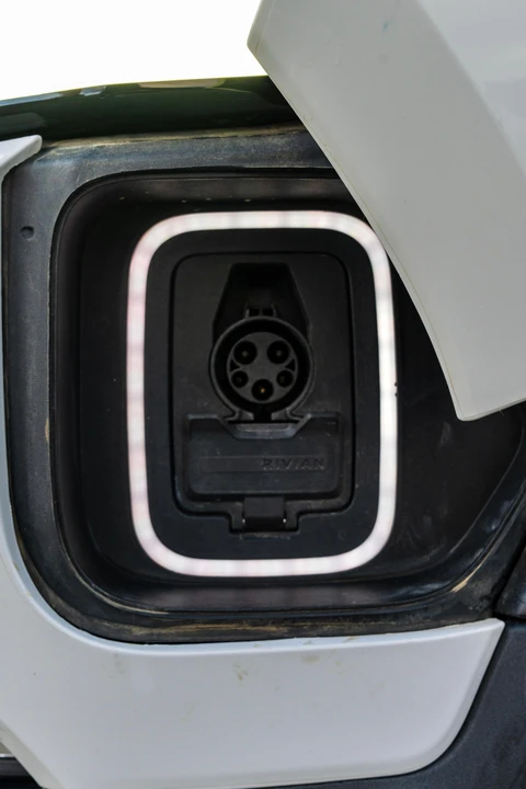 2022 Rivian R1T - Image 12 of 31