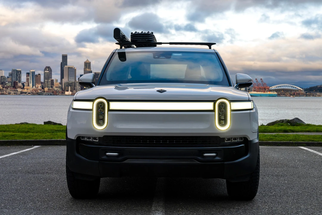 2022 Rivian R1T - Image 2 of 31