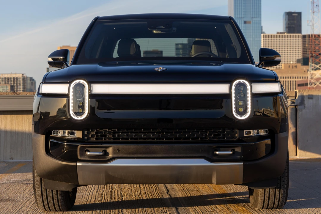 2022 Rivian R1T - Image 2 of 31