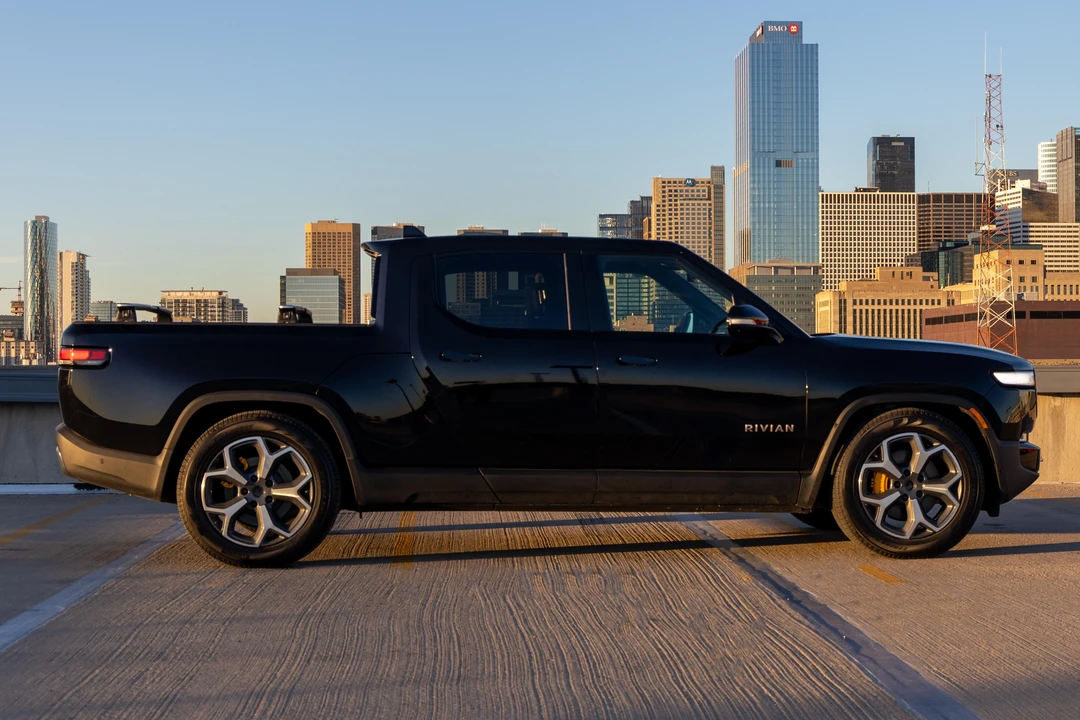 2022 Rivian R1T - Image 15 of 31