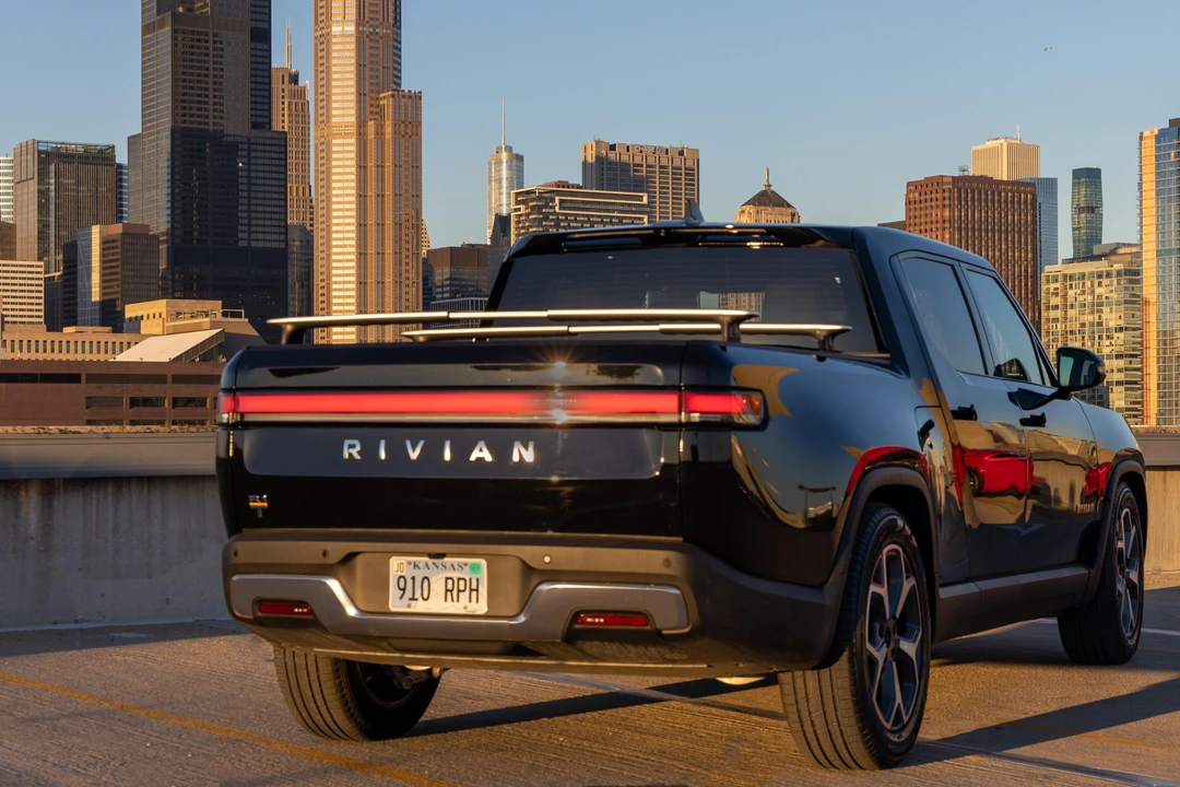 2022 Rivian R1T - Image 13 of 31