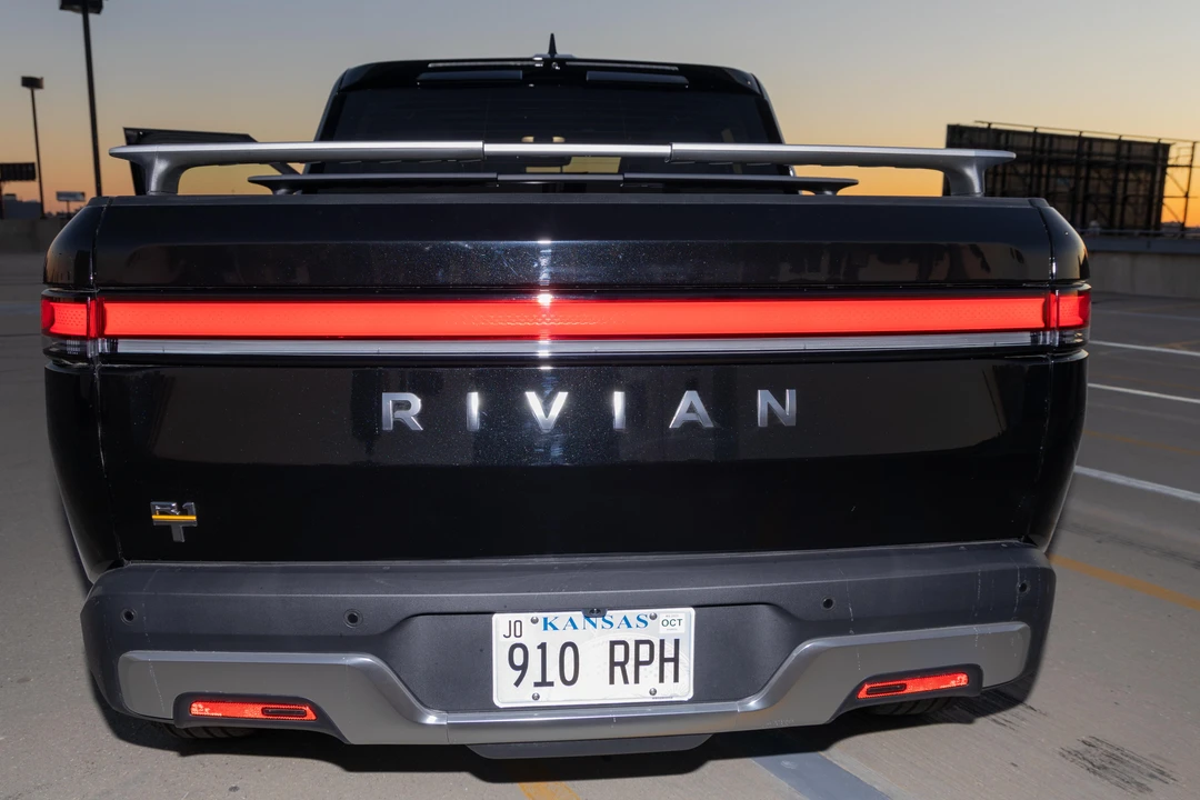 2022 Rivian R1T - Image 12 of 31