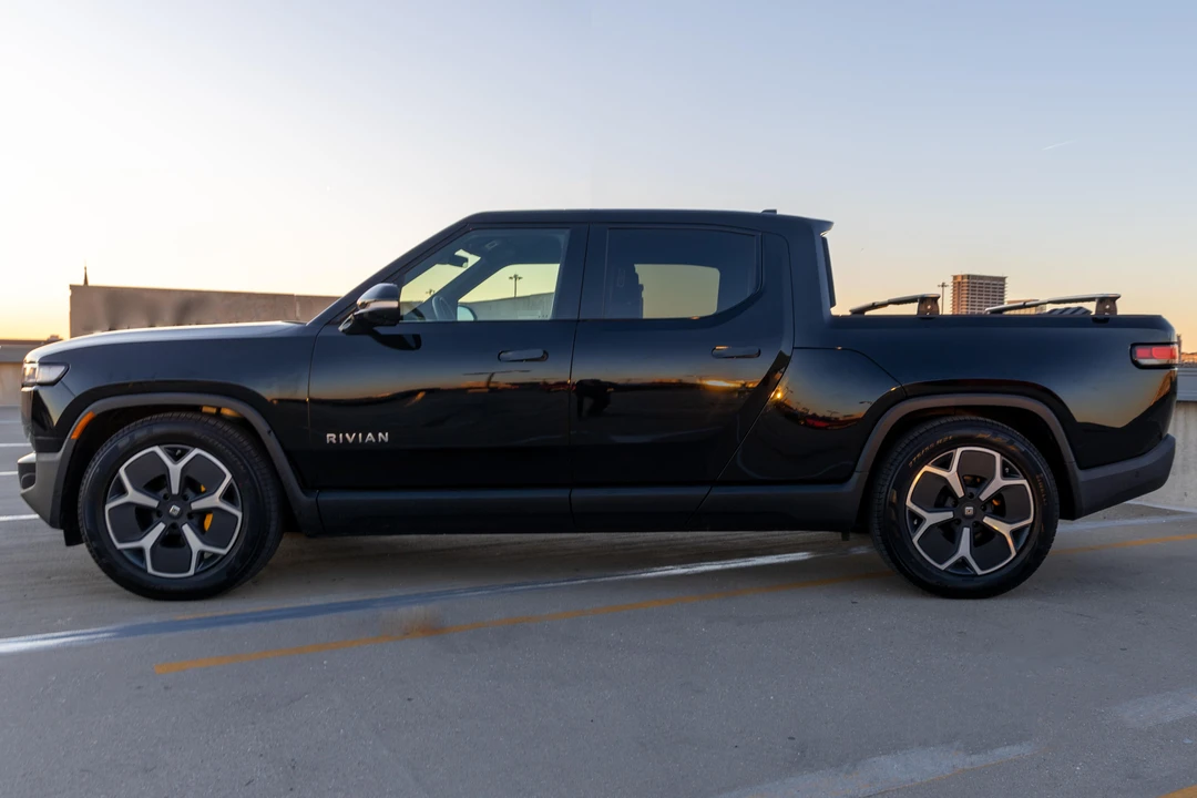 2022 Rivian R1T - Image 9 of 31
