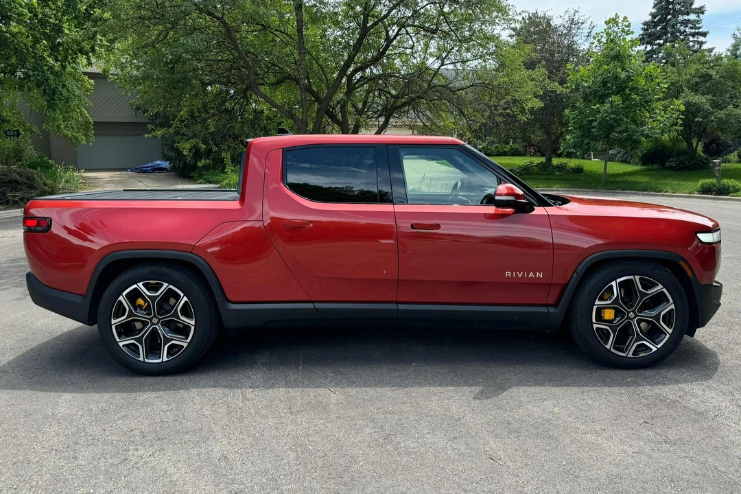 2022 Rivian R1T - Image 3 of 31