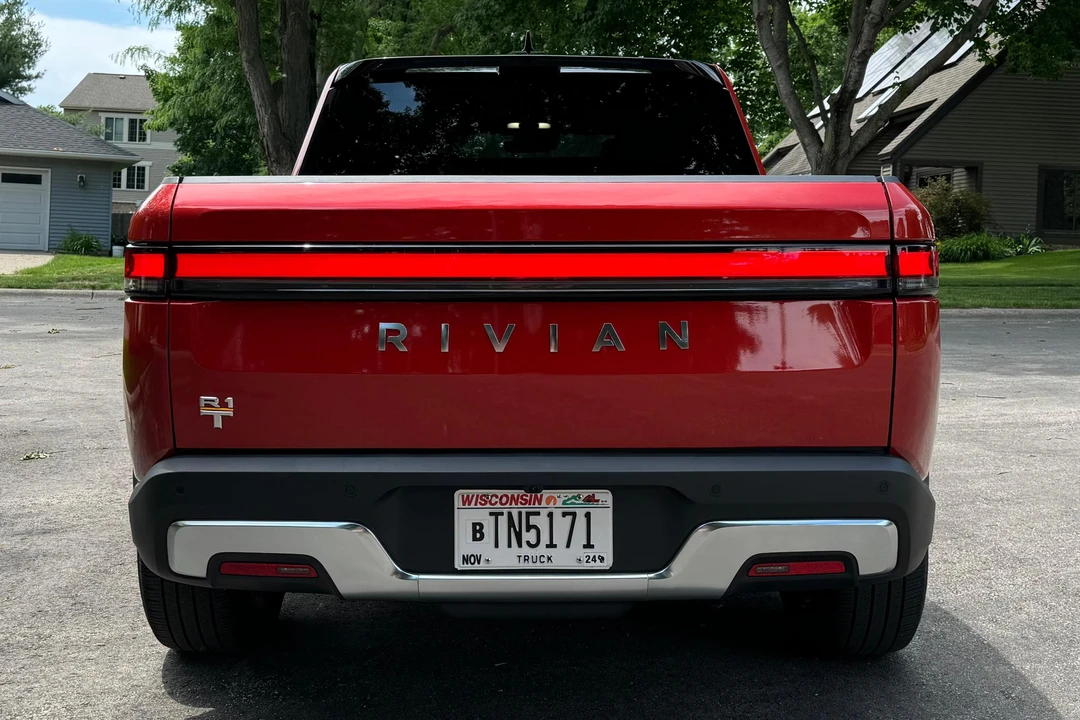 2022 Rivian R1T - Image 5 of 31