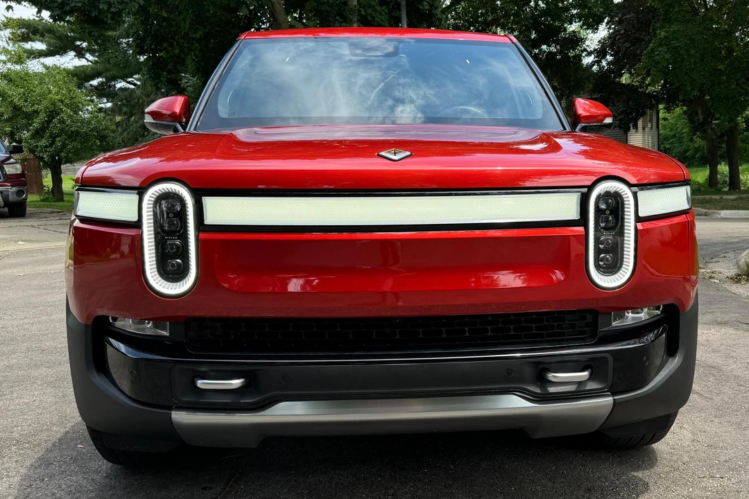 2022 Rivian R1T - Image 2 of 31