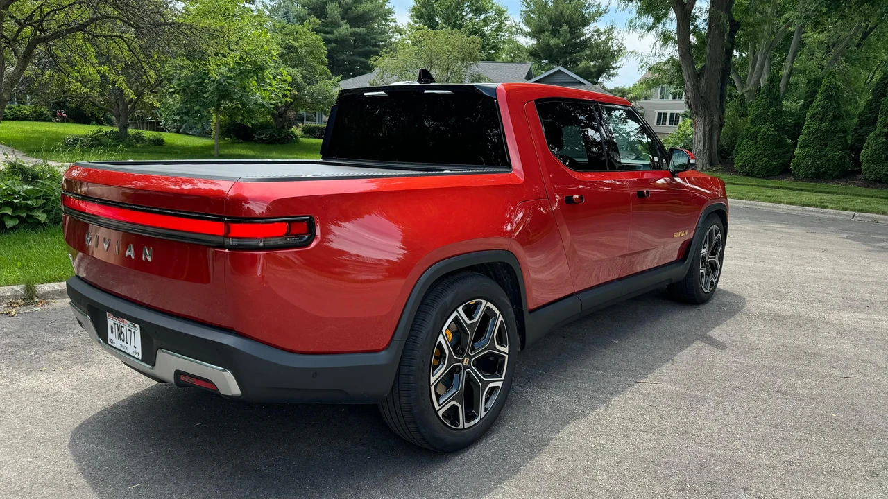 2022 Rivian R1T - Image 8 of 31