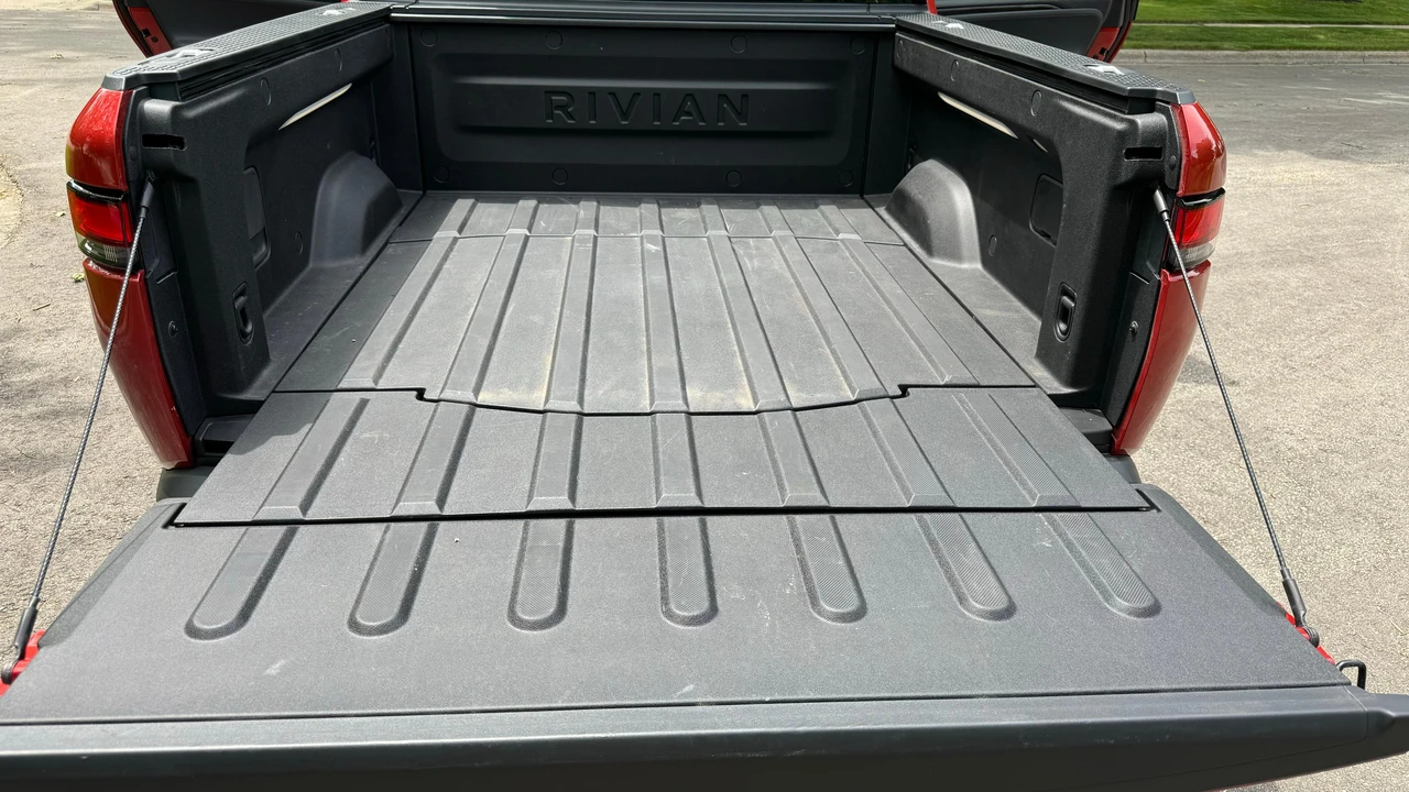 2022 Rivian R1T - Image 17 of 31