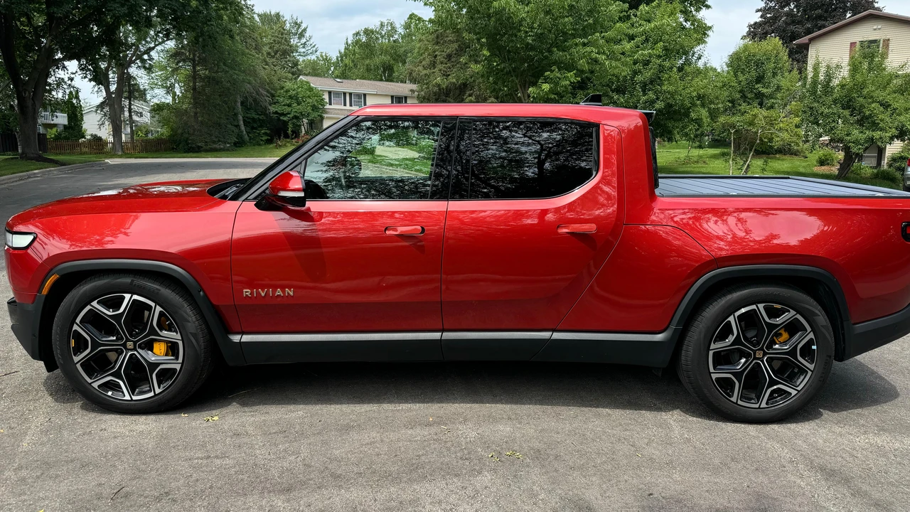 2022 Rivian R1T - Image 7 of 31