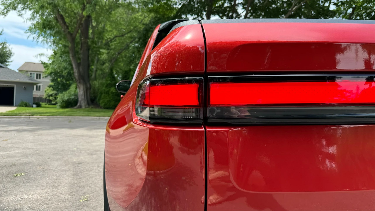 2022 Rivian R1T - Image 12 of 31