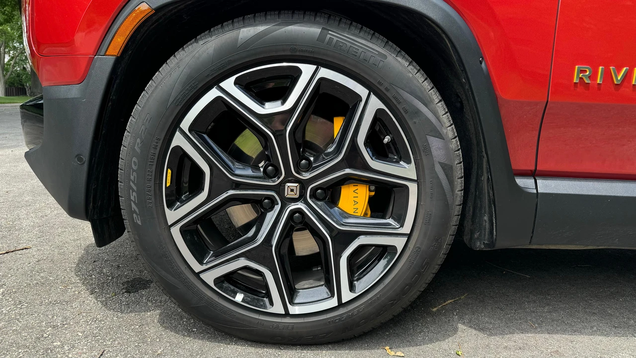 2022 Rivian R1T - Image 23 of 31