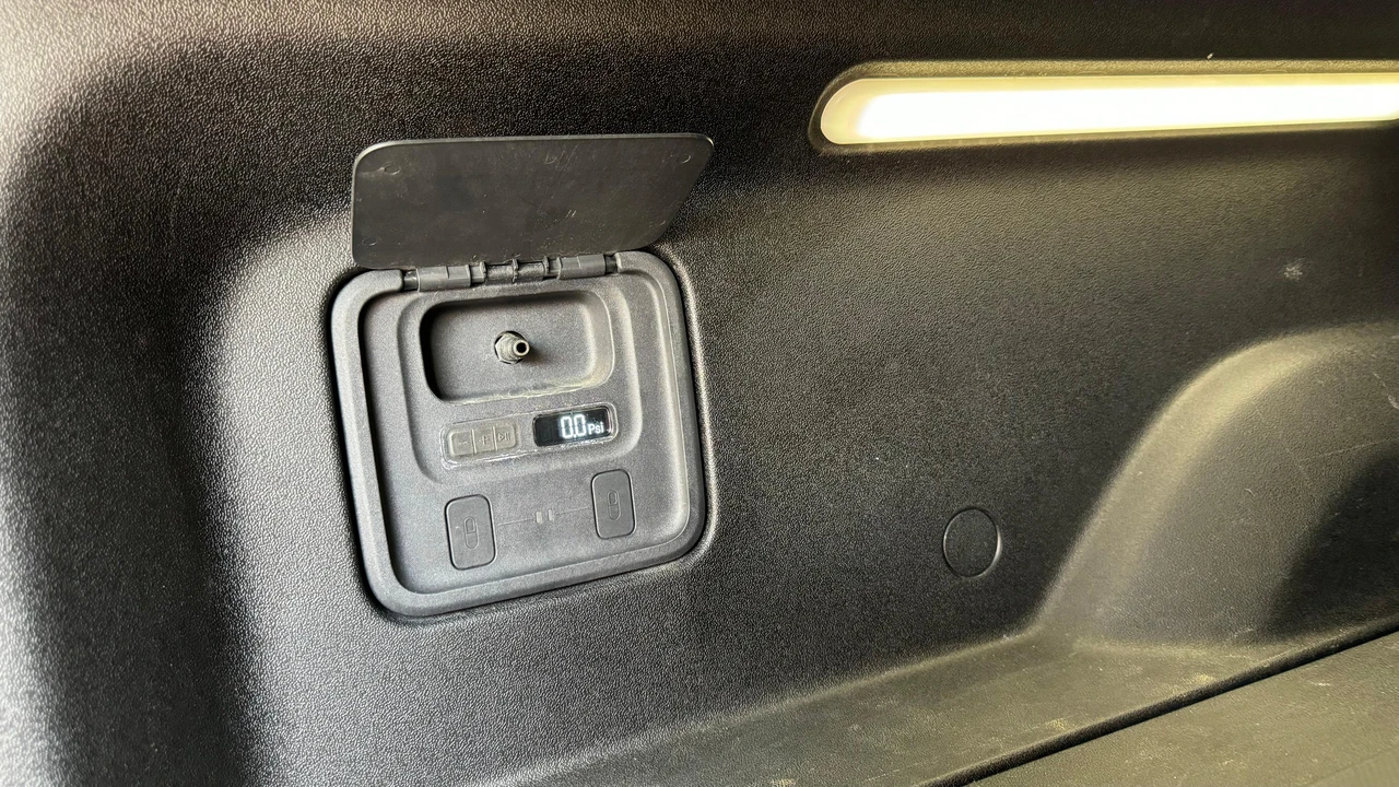 2022 Rivian R1T - Image 19 of 31