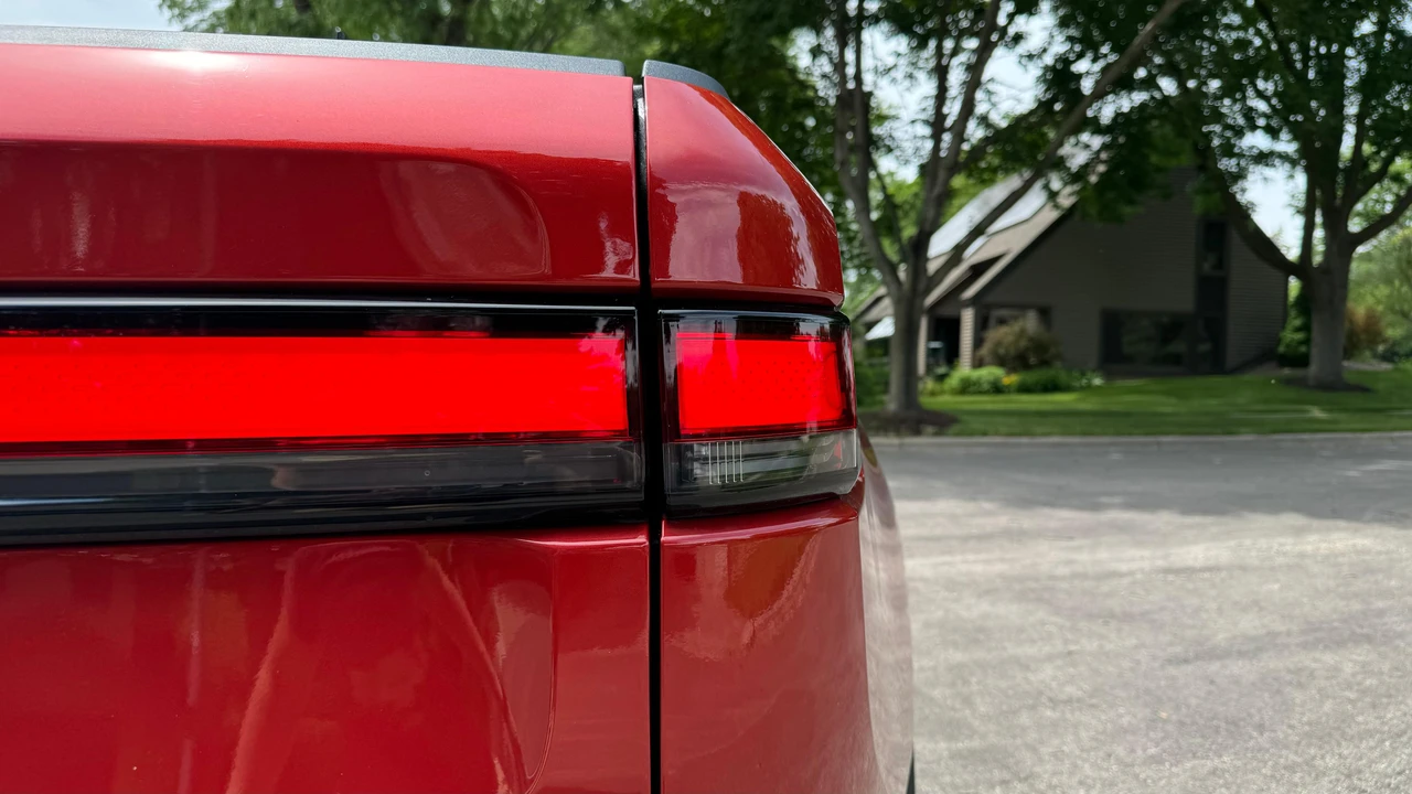 2022 Rivian R1T - Image 13 of 31