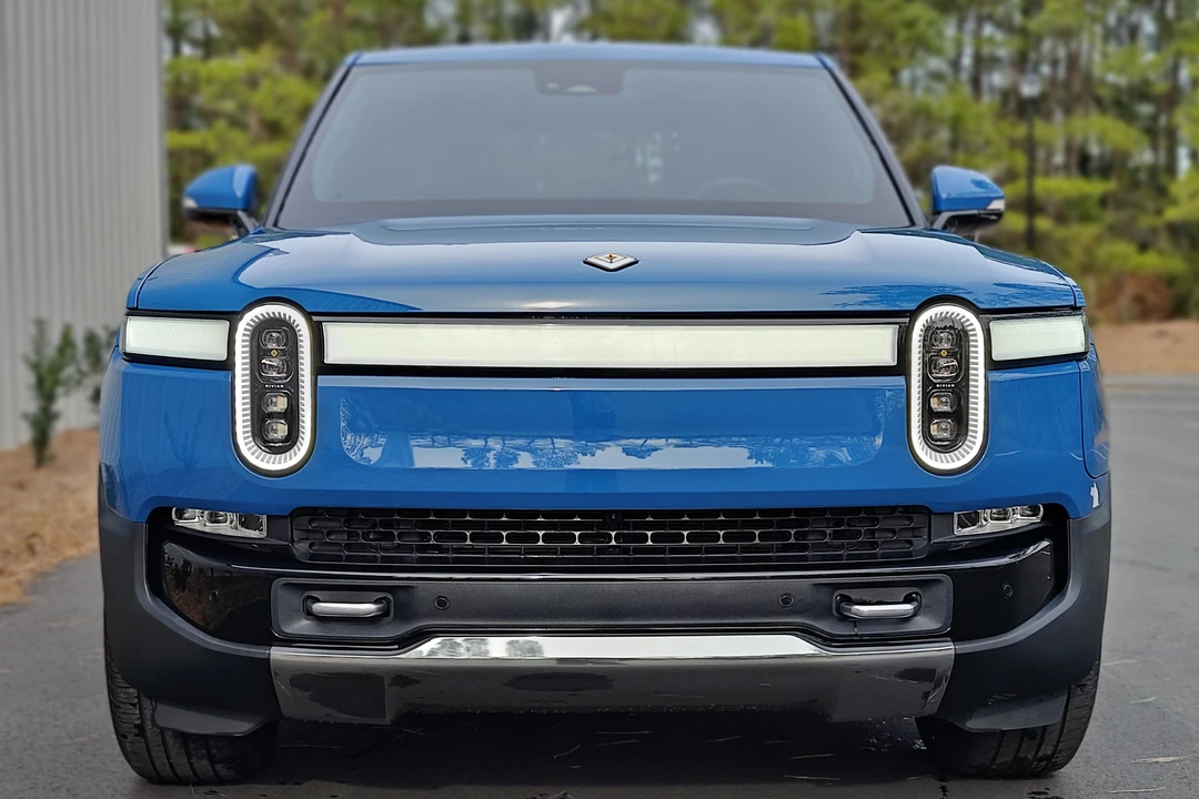 2022 Rivian R1T - Image 2 of 31