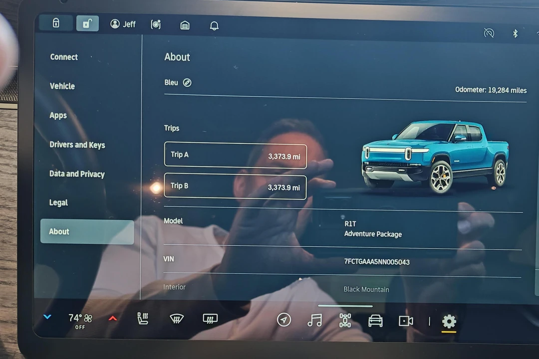 2022 Rivian R1T - Image 25 of 31
