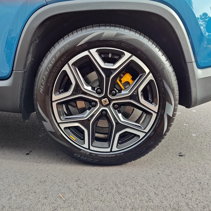 2022 Rivian R1T - Image 18 of 31