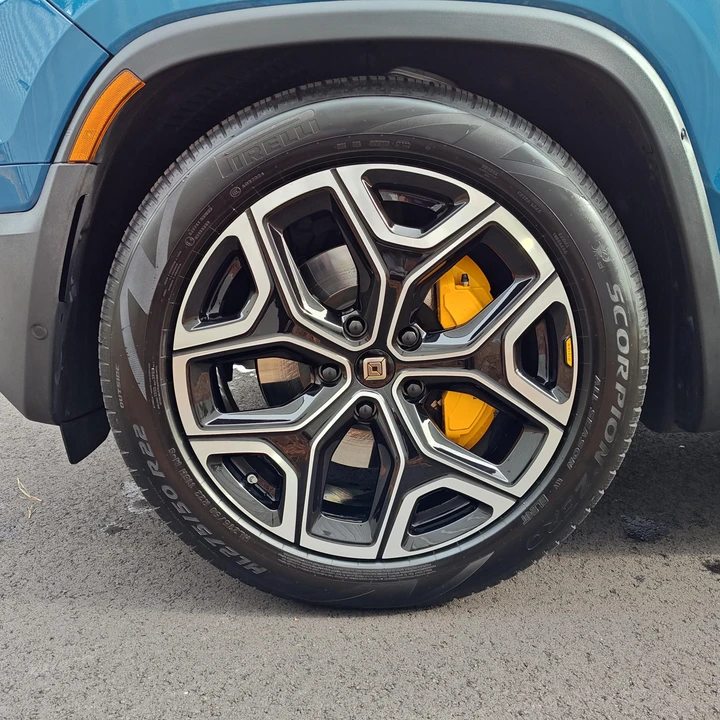 2022 Rivian R1T - Image 17 of 31