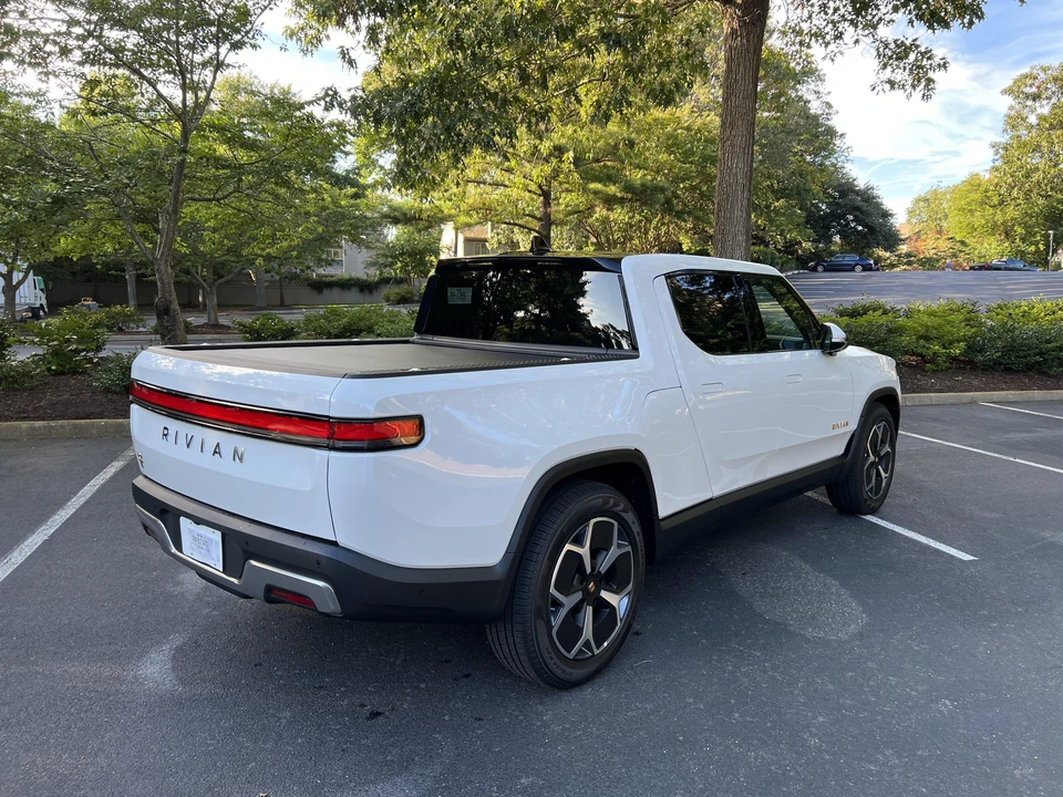 2022 Rivian R1T - Image 13 of 31