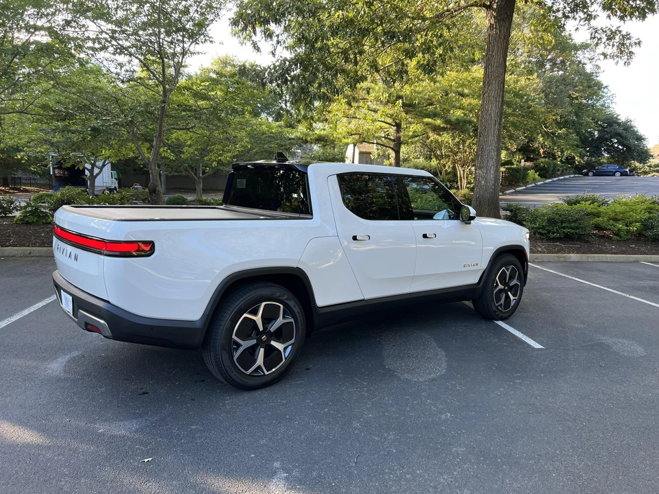 2022 Rivian R1T - Image 14 of 31