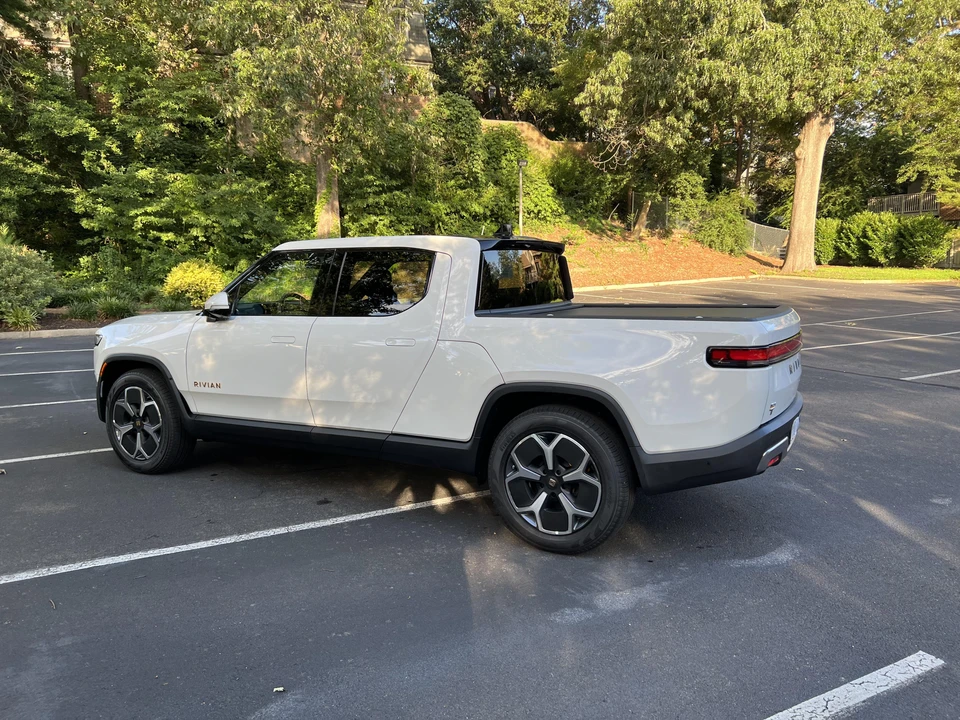 2022 Rivian R1T - Image 11 of 31