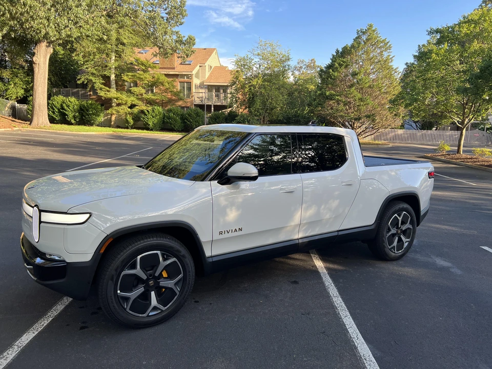 2022 Rivian R1T - Image 9 of 31