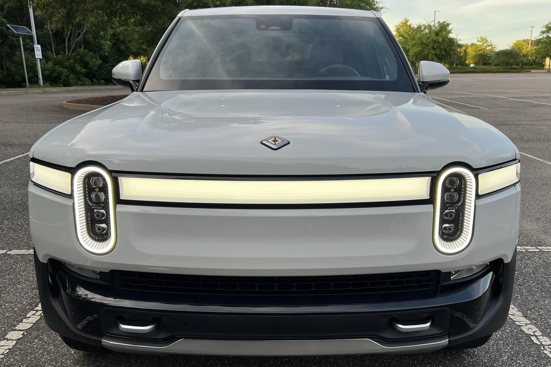 2022 Rivian R1T - Image 2 of 31