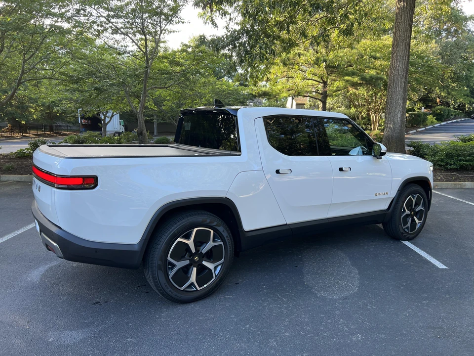 2022 Rivian R1T - Image 15 of 31