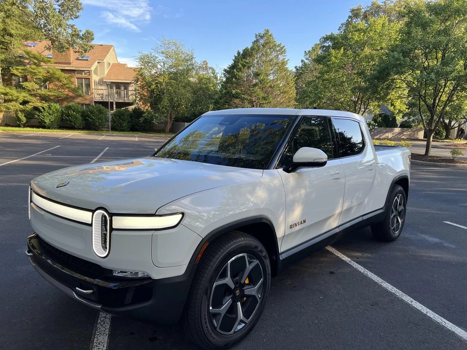 2022 Rivian R1T - Image 7 of 31
