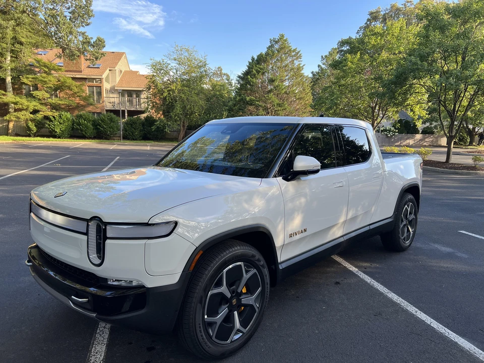 2022 Rivian R1T - Image 8 of 31