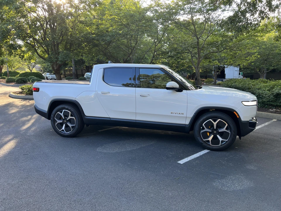2022 Rivian R1T - Image 16 of 31