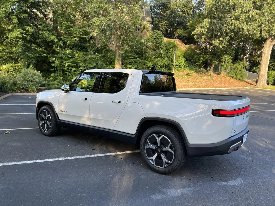 2022 Rivian R1T - Image 12 of 31