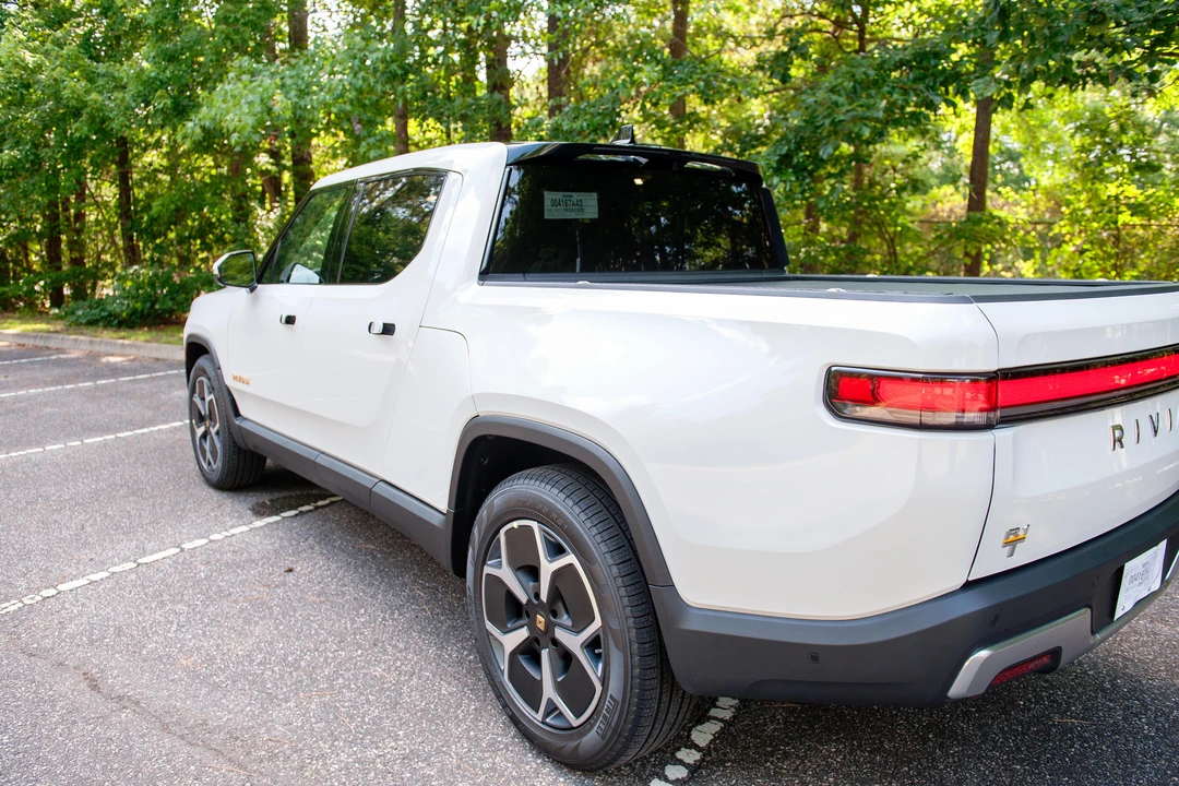 2022 Rivian R1T - Image 27 of 31