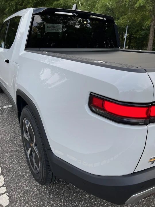 2022 Rivian R1T - Image 28 of 31