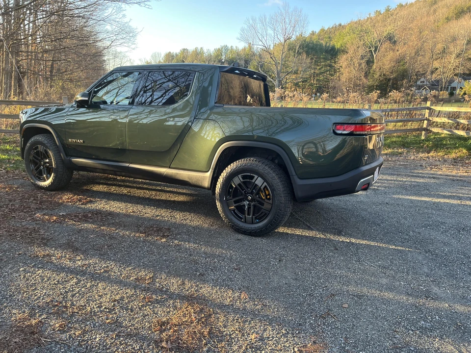 2022 Rivian R1T - Image 14 of 31