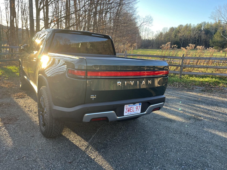 2022 Rivian R1T - Image 18 of 31