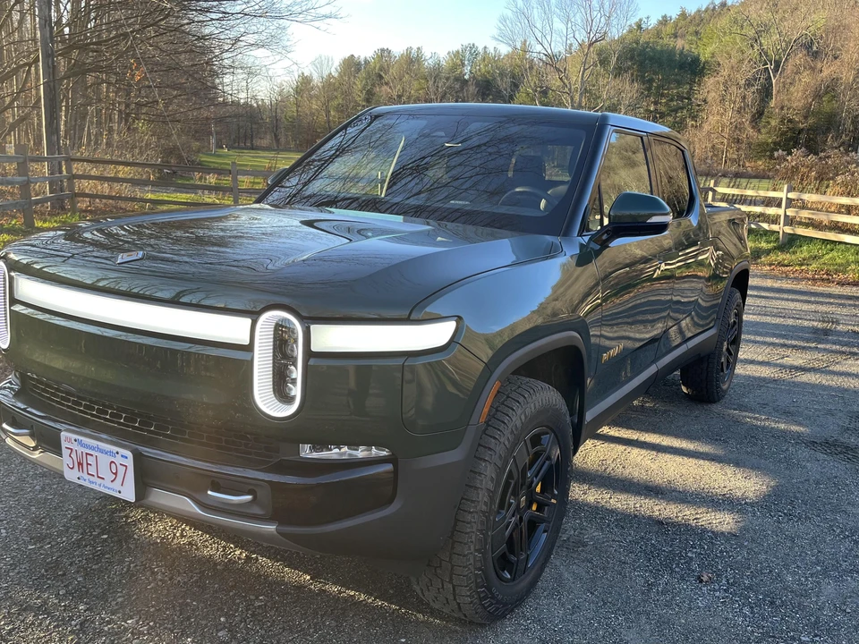 2022 Rivian R1T - Image 10 of 31