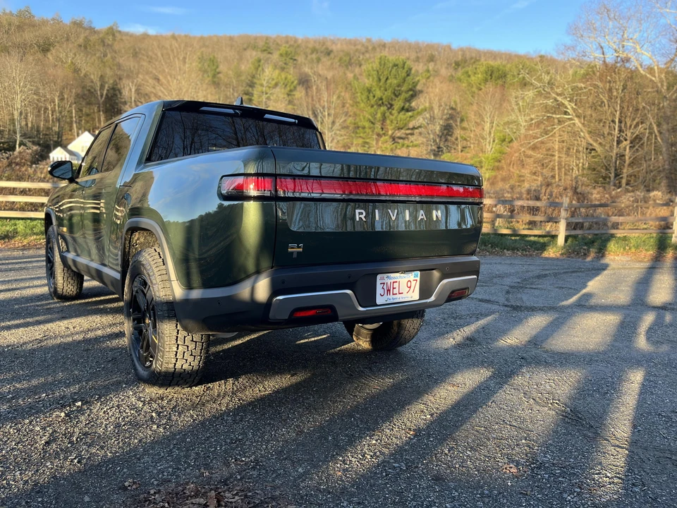 2022 Rivian R1T - Image 17 of 31