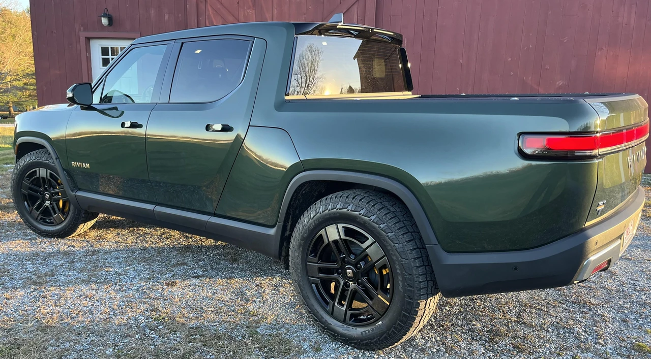 2022 Rivian R1T - Image 15 of 31