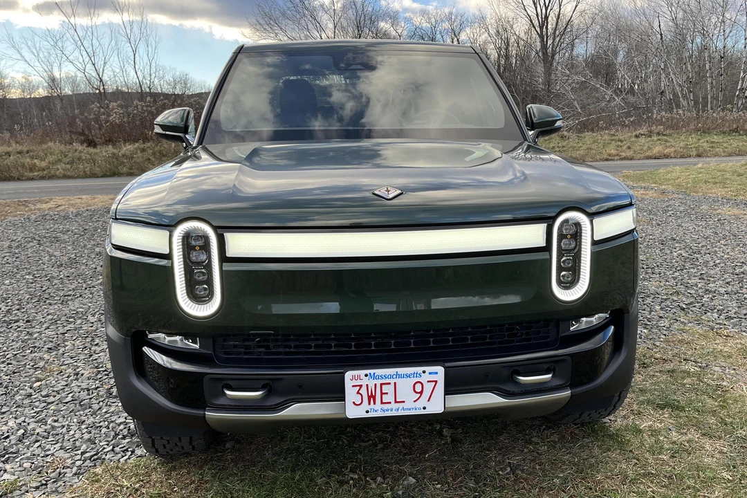 2022 Rivian R1T - Image 2 of 31