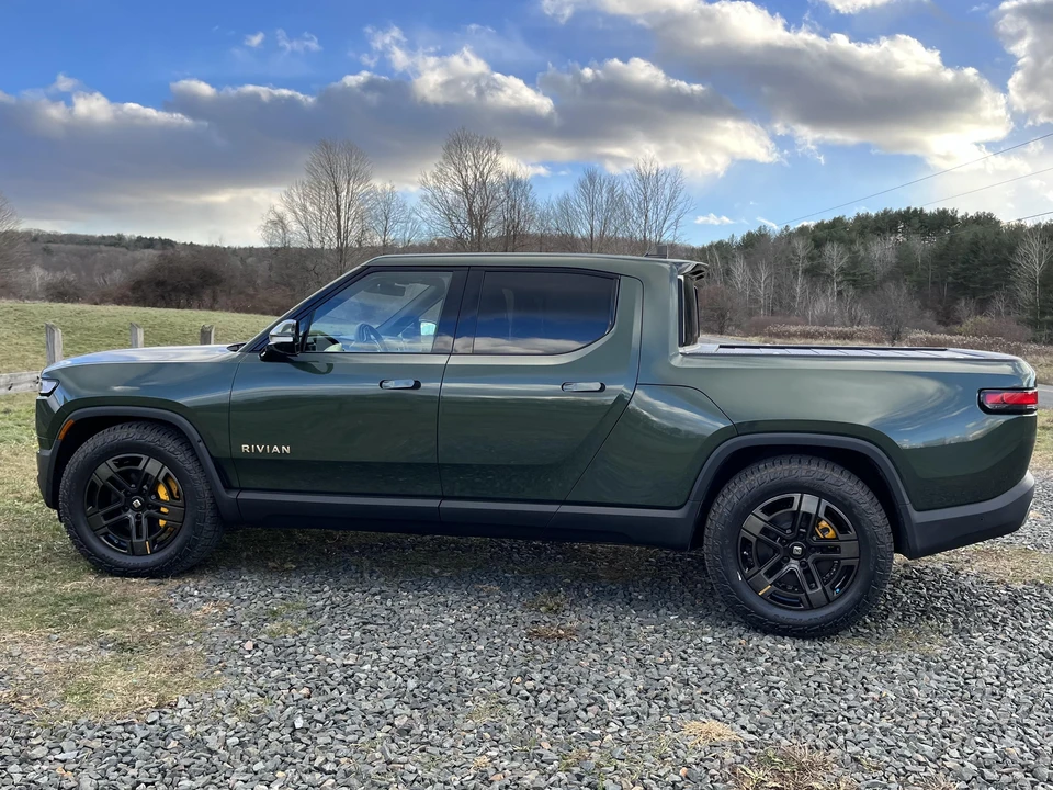 2022 Rivian R1T - Image 13 of 31