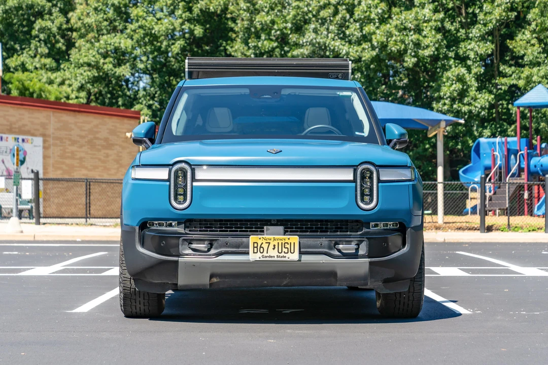2022 Rivian R1T - Image 2 of 31
