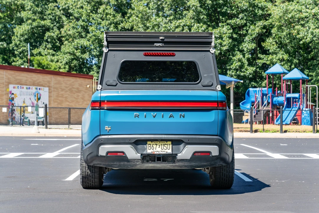 2022 Rivian R1T - Image 8 of 31