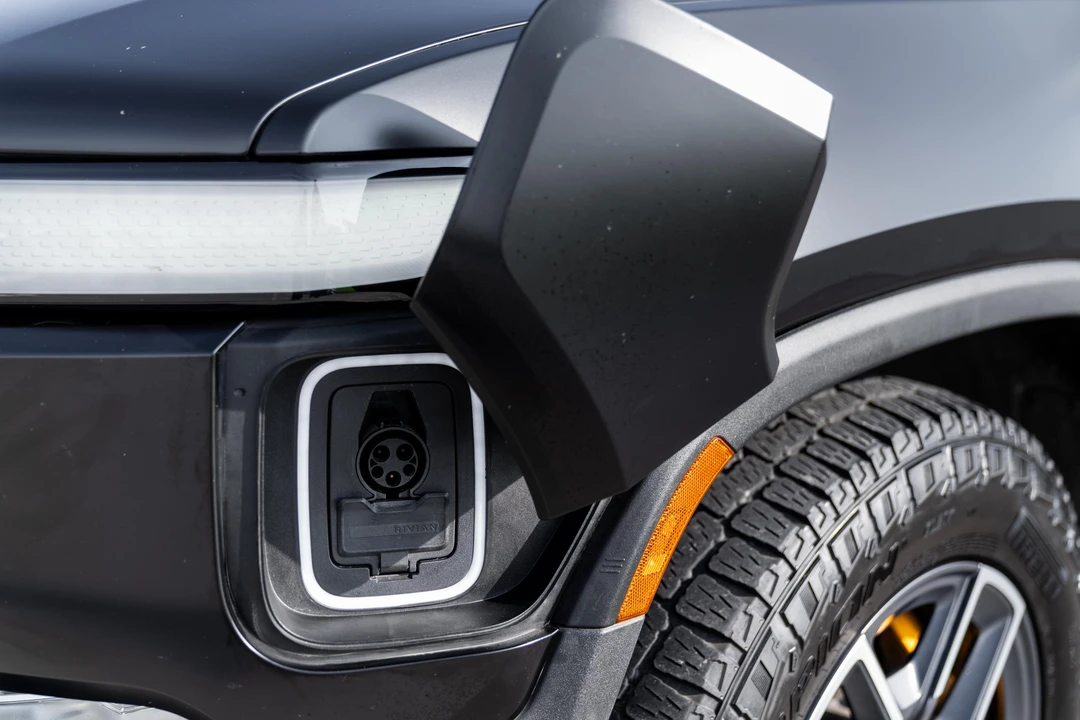 2022 Rivian R1T - Image 17 of 31