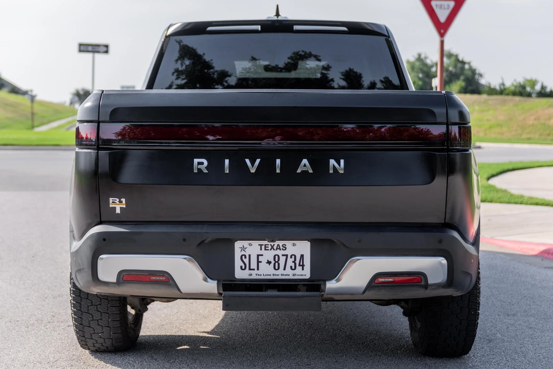 2022 Rivian R1T - Image 5 of 31