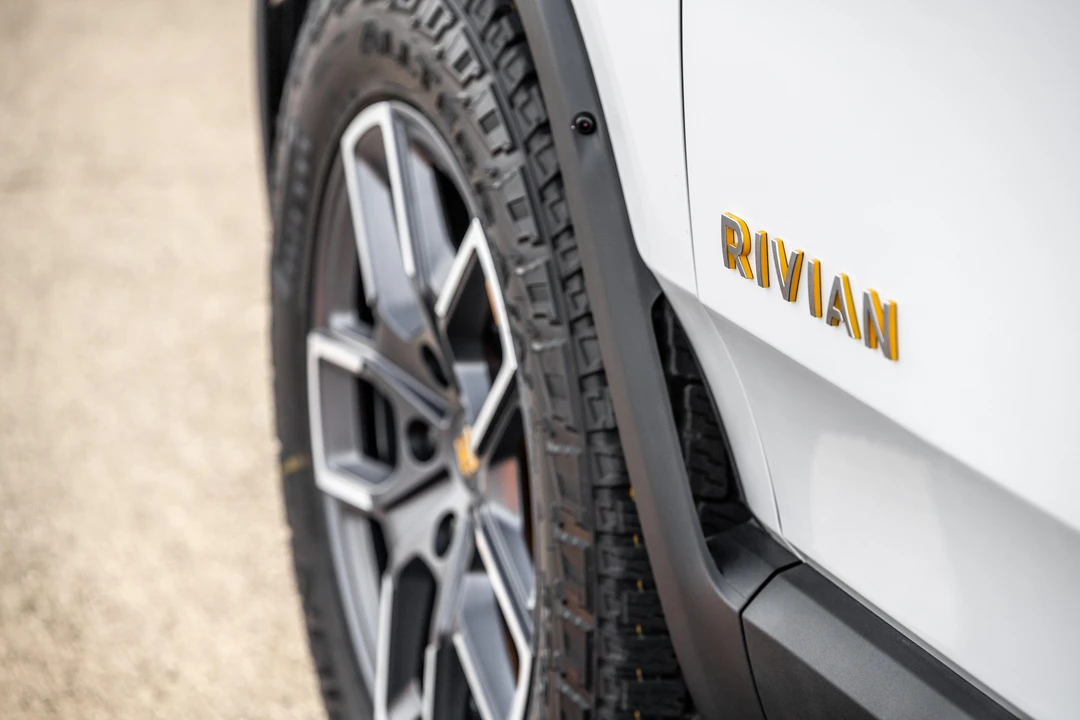 2022 Rivian R1T - Image 19 of 31