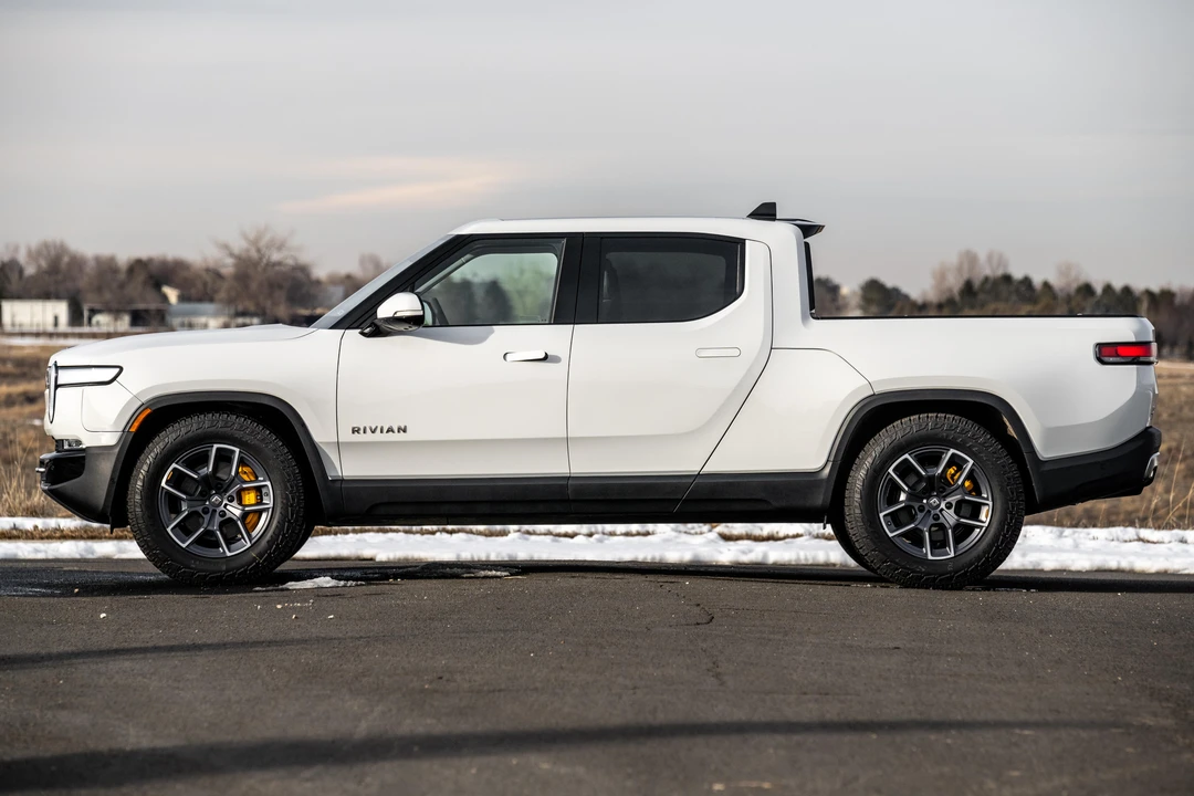 2022 Rivian R1T - Image 8 of 31